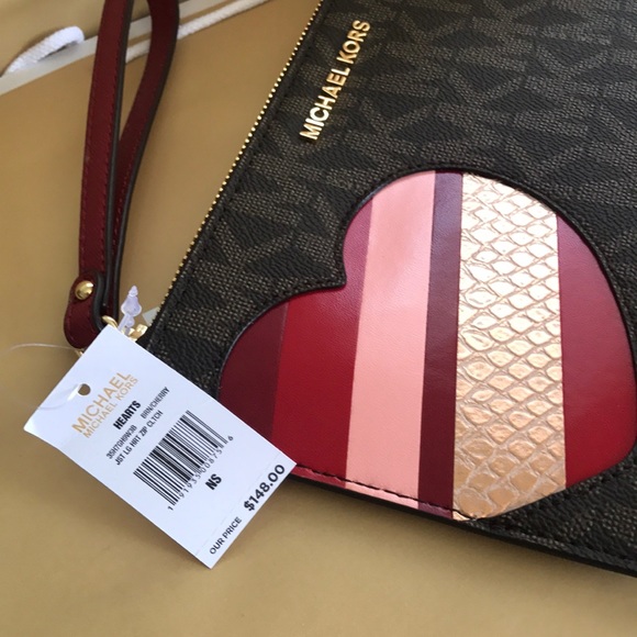 FREE 💯🆕mk zip clutch🆕heart/brown cherry color - Picture 6 of 8